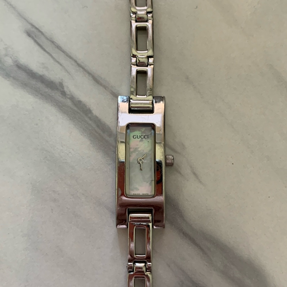 Women’s Gucci Silver Chain Watch, good condition!